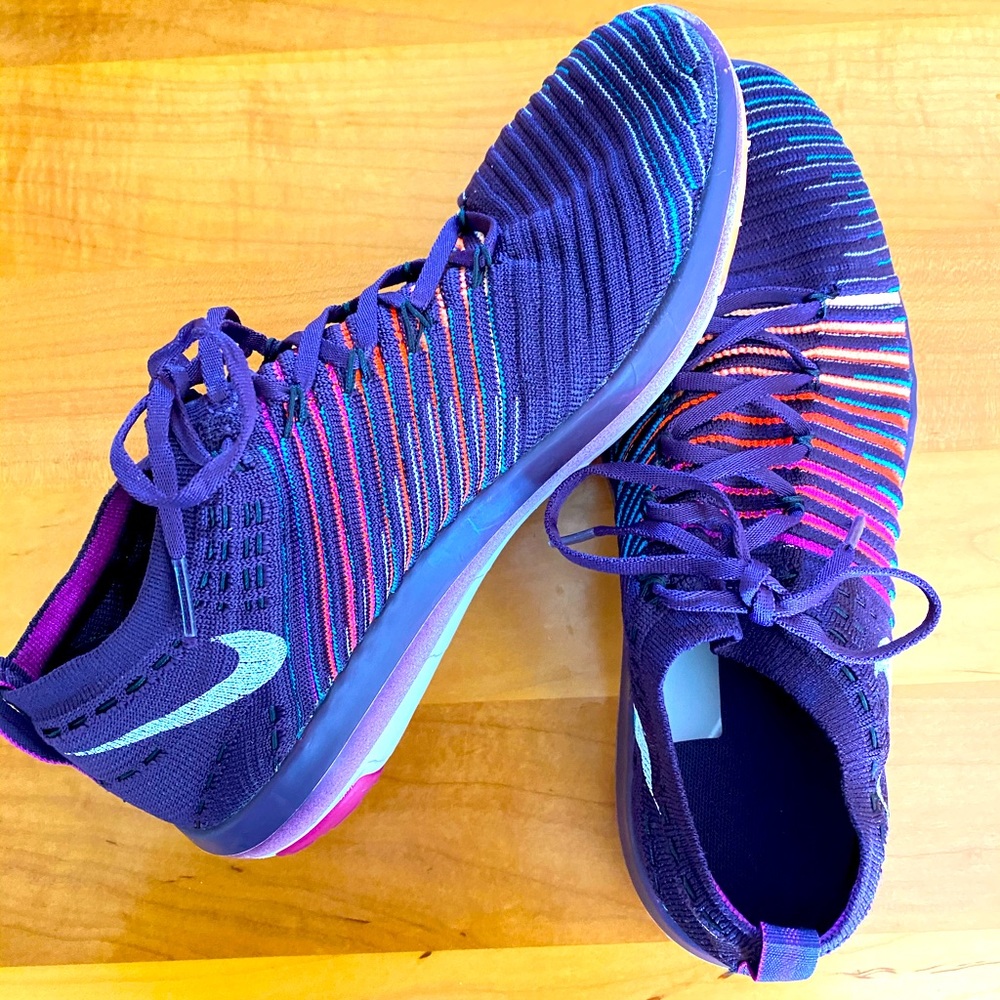 Nike women’s athletic shoes size 8.5/EUR 40
